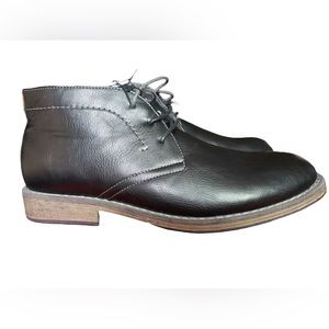 Men’s Casual Dress Shoe Chukka Boot Black Tan Accent Classic Prep